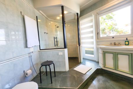 Casa à venda com 1330m², 8 quartos e 4 vagas Casa à venda com 1330m², 8 quartos e 4 vagasBanheiro 1 suite