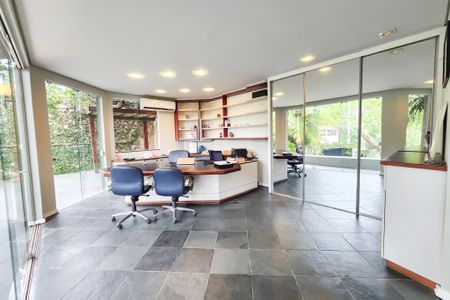 Casa à venda com 1330m², 8 quartos e 4 vagas Casa à venda com 1330m², 8 quartos e 4 vagasSala 5