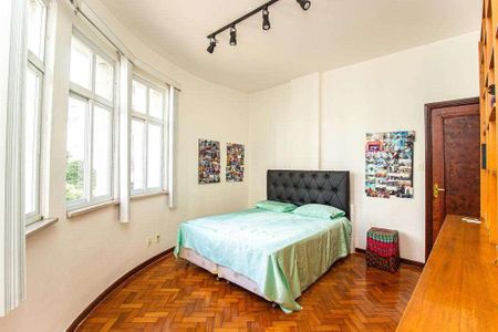 Apartamento à venda com 199m², 4 quartos e 1 vaga