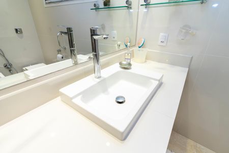 Casa à venda com 300m², 3 quartos e 5 vagasBanheiro da Suíte 2