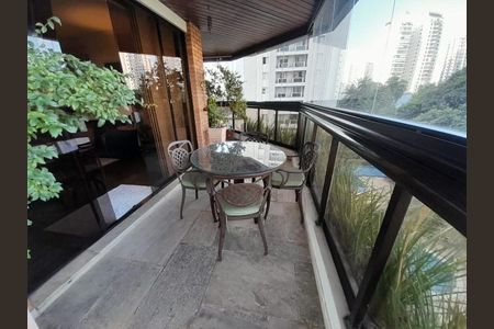Apartamento à venda com 276m², 4 quartos e 3 vagas