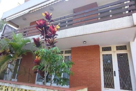 Casa à venda com 330m², 5 quartos e 1 vaga