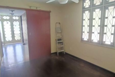Casa à venda com 330m², 5 quartos e 1 vaga
