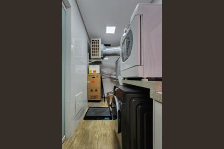 Apartamento à venda com 130m², 3 quartos e 2 vagas Apartamento à venda com 130m², 3 quartos e 2 vagasÁrea de Serviço