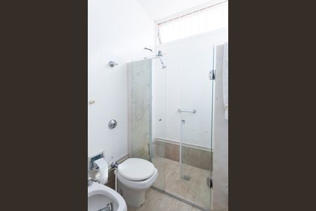 Casa à venda com 580m², 4 quartos e 3 vagas Casa à venda com 580m², 4 quartos e 3 vagasBanheiro da Suíte 1