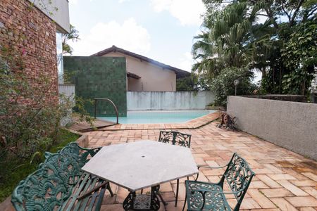 Casa à venda com 580m², 4 quartos e 3 vagas Casa à venda com 580m², 4 quartos e 3 vagasPiscina
