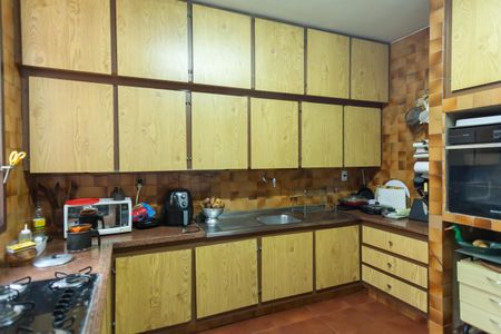 Casa à venda com 580m², 4 quartos e 3 vagas Casa à venda com 580m², 4 quartos e 3 vagasCozinha