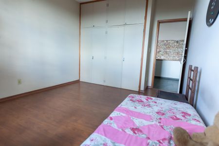 Casa à venda com 580m², 4 quartos e 3 vagas Casa à venda com 580m², 4 quartos e 3 vagasquarto