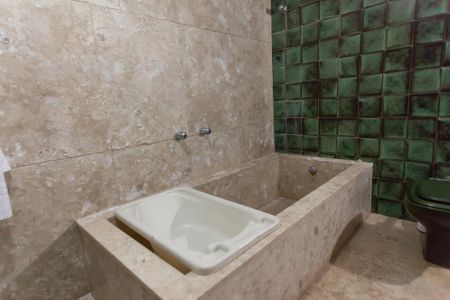 Casa à venda com 580m², 4 quartos e 3 vagas Casa à venda com 580m², 4 quartos e 3 vagasbanheiro suite 2