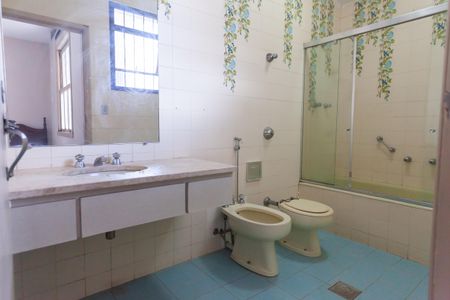 Casa à venda com 580m², 4 quartos e 3 vagas Casa à venda com 580m², 4 quartos e 3 vagasBanheiro da Suíte 3