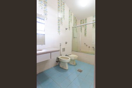 Casa à venda com 580m², 4 quartos e 3 vagas Casa à venda com 580m², 4 quartos e 3 vagasBanheiro da Suíte 3