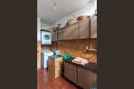 Casa à venda com 580m², 4 quartos e 3 vagas Casa à venda com 580m², 4 quartos e 3 vagasÁrea de Serviço