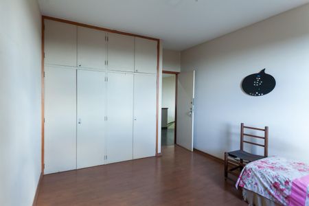 Casa à venda com 580m², 4 quartos e 3 vagas Casa à venda com 580m², 4 quartos e 3 vagasquarto