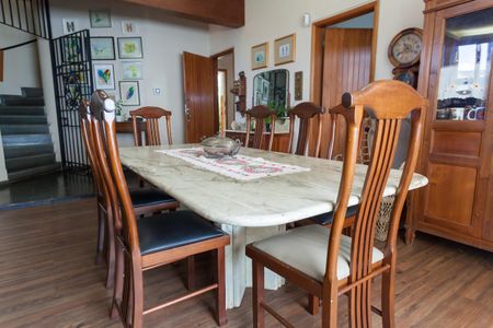 Casa à venda com 580m², 4 quartos e 3 vagas Casa à venda com 580m², 4 quartos e 3 vagasSala de Jantar