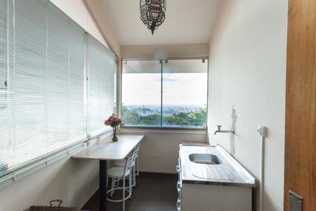 Casa à venda com 580m², 4 quartos e 3 vagas Casa à venda com 580m², 4 quartos e 3 vagasvarada suite 2