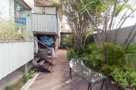 Casa à venda com 580m², 4 quartos e 3 vagas Casa à venda com 580m², 4 quartos e 3 vagasQuintal