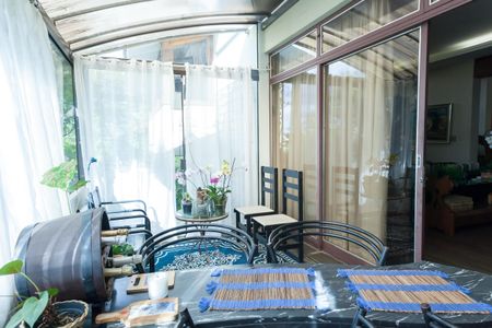 Casa à venda com 580m², 4 quartos e 3 vagas Casa à venda com 580m², 4 quartos e 3 vagasVaranda