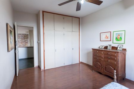 Casa à venda com 580m², 4 quartos e 3 vagas Casa à venda com 580m², 4 quartos e 3 vagassuite 3