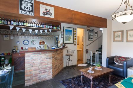 Casa à venda com 580m², 4 quartos e 3 vagas Casa à venda com 580m², 4 quartos e 3 vagasadega