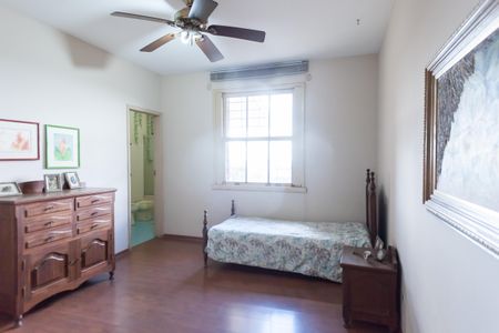 Casa à venda com 580m², 4 quartos e 3 vagas Casa à venda com 580m², 4 quartos e 3 vagassuite 3