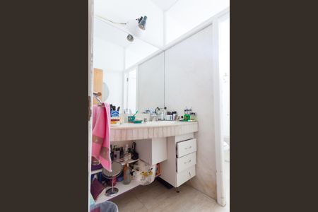 Casa à venda com 580m², 4 quartos e 3 vagas Casa à venda com 580m², 4 quartos e 3 vagasBanheiro da Suíte 1