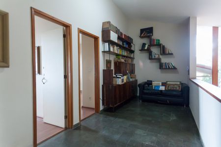 Casa à venda com 580m², 4 quartos e 3 vagas Casa à venda com 580m², 4 quartos e 3 vagashall dos quartos