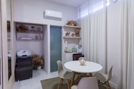 Casa à venda com 580m², 4 quartos e 3 vagas Casa à venda com 580m², 4 quartos e 3 vagasestudio