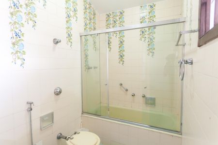 Casa à venda com 580m², 4 quartos e 3 vagas Casa à venda com 580m², 4 quartos e 3 vagasBanheiro da Suíte 3