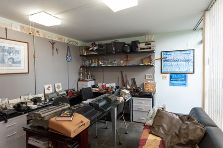 Casa à venda com 580m², 4 quartos e 3 vagas Casa à venda com 580m², 4 quartos e 3 vagasEscritório