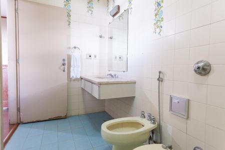 Casa à venda com 580m², 4 quartos e 3 vagas Casa à venda com 580m², 4 quartos e 3 vagasBanheiro da Suíte 3