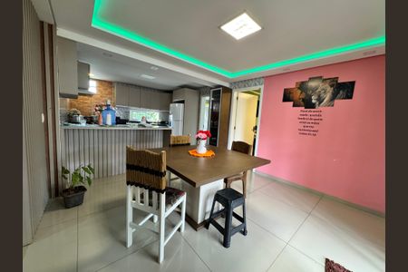 Casa à venda com 150m², 4 quartos e 1 vaga Casa à venda com 150m², 4 quartos e 1 vagaCozinha