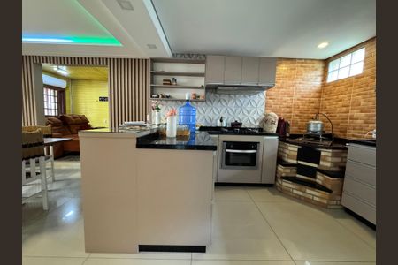 Casa à venda com 150m², 4 quartos e 1 vaga Casa à venda com 150m², 4 quartos e 1 vagaCozinha