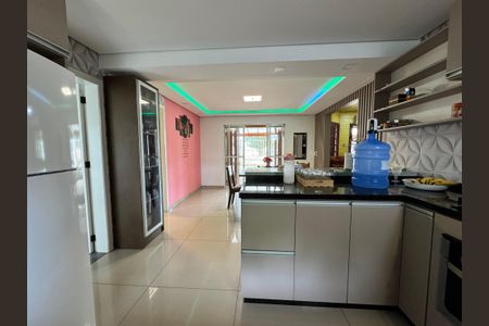 Casa à venda com 150m², 4 quartos e 1 vaga Casa à venda com 150m², 4 quartos e 1 vagaCozinha