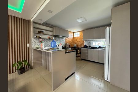 Casa à venda com 150m², 4 quartos e 1 vaga Casa à venda com 150m², 4 quartos e 1 vagaCozinha