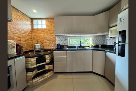 Casa à venda com 150m², 4 quartos e 1 vaga Casa à venda com 150m², 4 quartos e 1 vagaCozinha