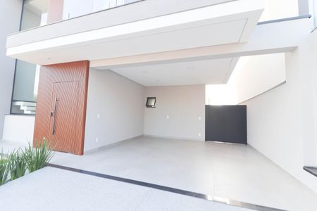 Casa à venda com 250m², 3 quartos e 3 vagas Casa à venda com 250m², 3 quartos e 3 vagasGaragem