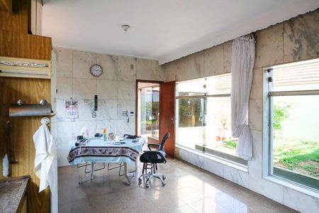 Casa à venda com 280m², 5 quartos e 3 vagasCozinha