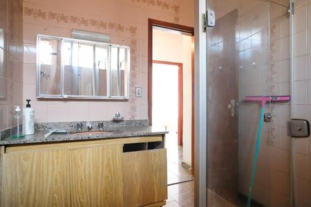 Casa à venda com 280m², 5 quartos e 3 vagasBanheiro