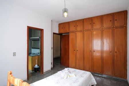 Casa à venda com 280m², 5 quartos e 3 vagasSuíte