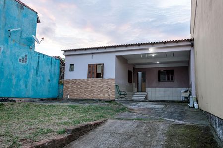 Casa à venda com 130m², 3 quartos e 5 vagas Casa à venda com 130m², 3 quartos e 5 vagasFachada