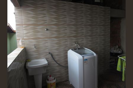 Casa à venda com 242m², 4 quartos e 4 vagasLavanderia