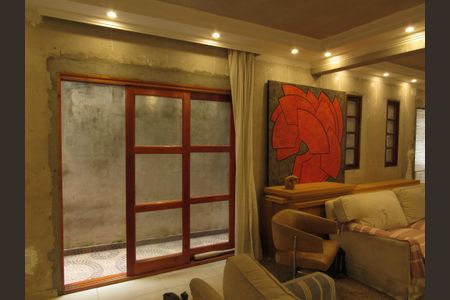 Casa à venda com 242m², 4 quartos e 4 vagasSala