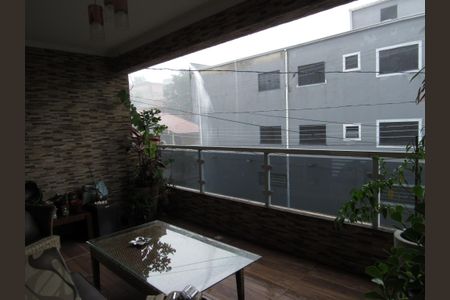 Casa à venda com 242m², 4 quartos e 4 vagasVaranda