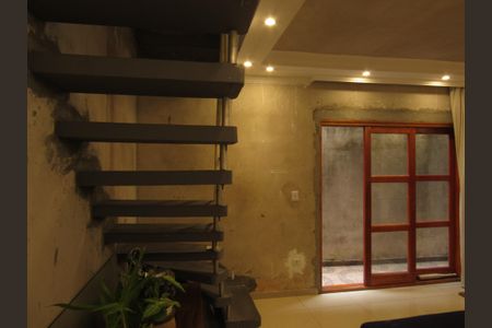 Casa à venda com 242m², 4 quartos e 4 vagasSala