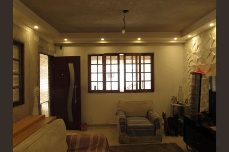 Casa à venda com 242m², 4 quartos e 4 vagasSala