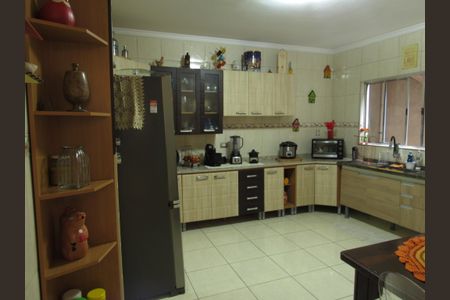 Casa à venda com 242m², 4 quartos e 4 vagasCozinha