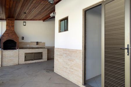 Casa à venda com 363m², 3 quartos e 4 vagas Casa à venda com 363m², 3 quartos e 4 vagasQuintal