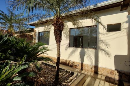 Casa à venda com 363m², 3 quartos e 4 vagas Casa à venda com 363m², 3 quartos e 4 vagasQuintal