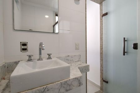 Casa à venda com 363m², 3 quartos e 4 vagas Casa à venda com 363m², 3 quartos e 4 vagasSuíte 2 Banheiro