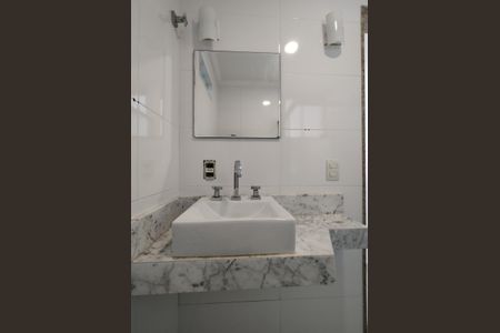 Casa à venda com 363m², 3 quartos e 4 vagasSuíte 2 Banheiro